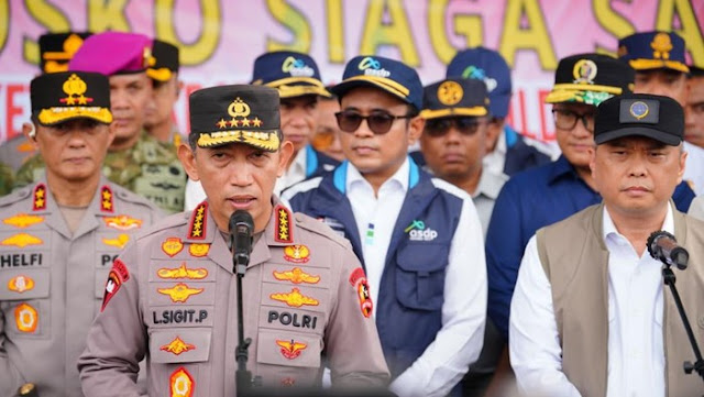 kapolri-jenderal-sigit-meninjau-langsung-situasi-di-pelabuhan-bakauheni-lampung-sabtu-2832026-1774689252019_169-1