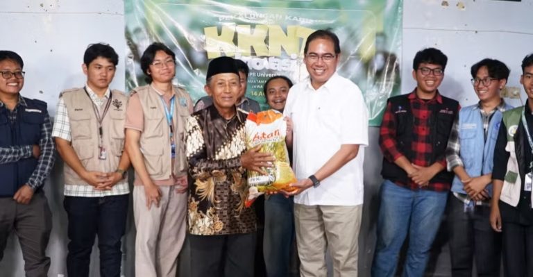 sambangi-mahasiswa-kknt-inovasi-rektor-ipb-university-bawa-benih-ipb-9g-untuk-12-desa-di-kabupaten-pekalongan-770x400