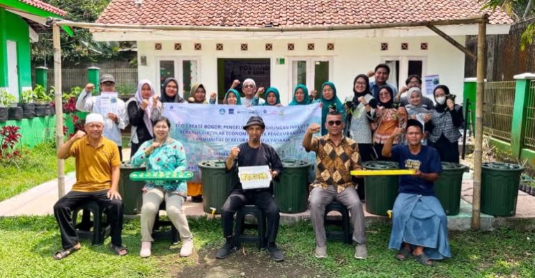 tim-dosen-ipb-university-ajak-warga-mulyaharja-urban-farming-sederhana-lewat-budikdamber-770x400